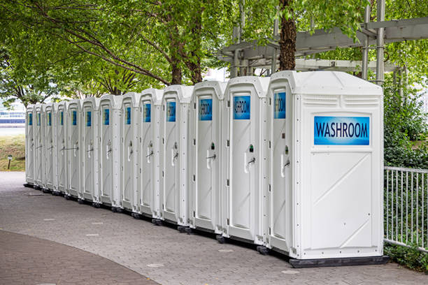 Best Portable restroom trailer rental  in Mahtomedi, MN