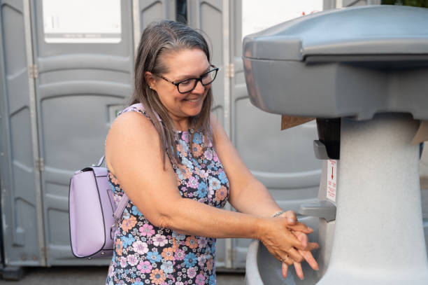 Best Porta potty delivery and setup  in Mahtomedi, MN